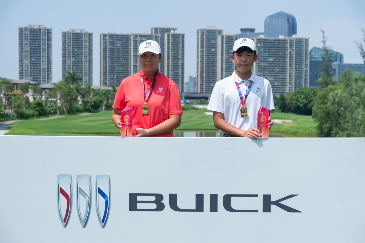 关于高尔夫总决赛即将打响，冠军归属成谜的信息