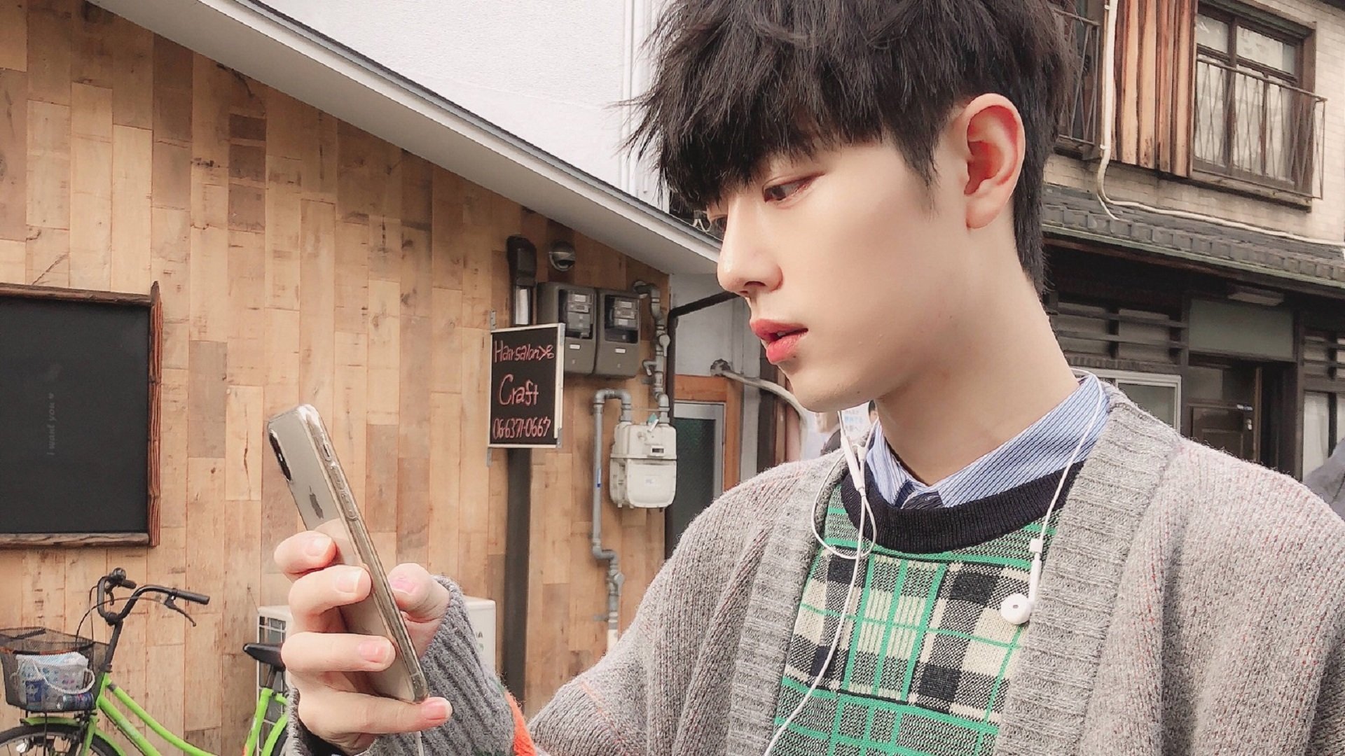 绿茵传奇驶入极速隧道，当阿圭罗的激情点燃F1街道赛之夜