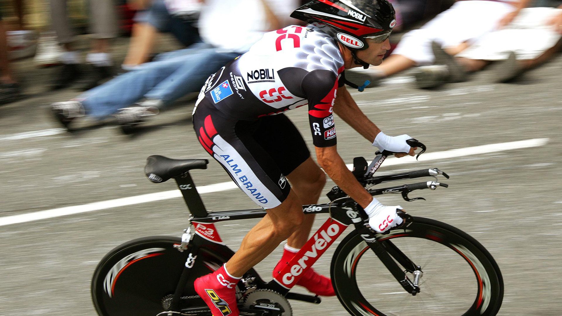 流金与钢蓝，努涅斯在巴黎与马竞间的独舞