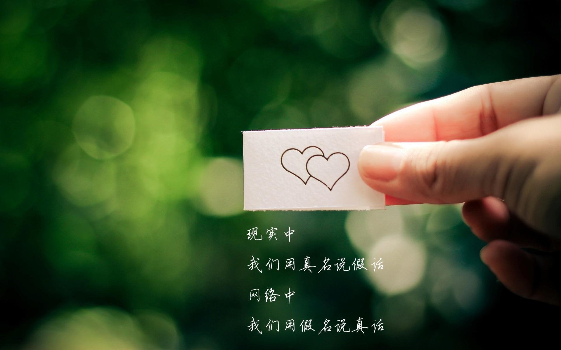 冷风贯穿球馆时，他把左手放在了自己的心脏上