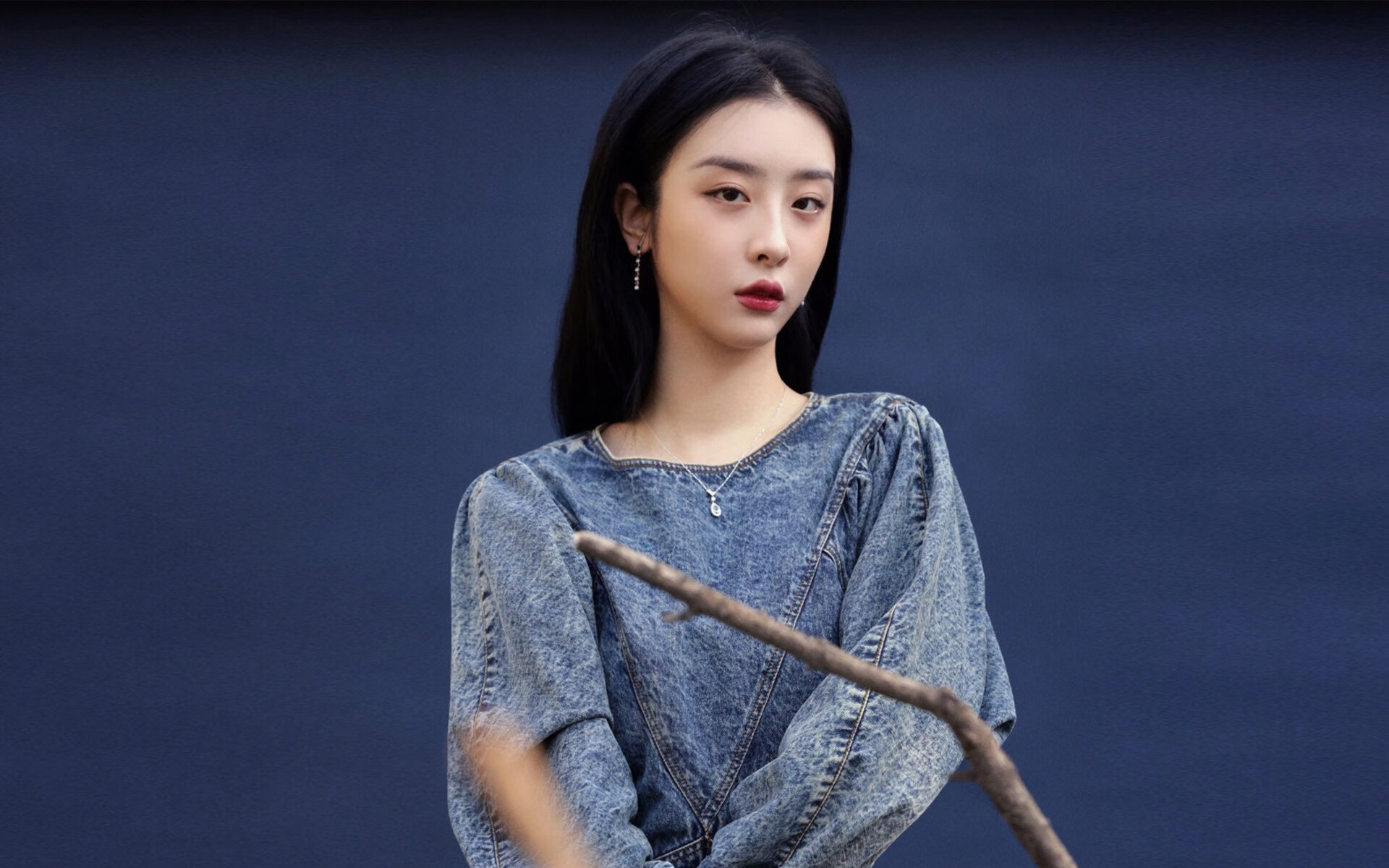 以下是为您构思的标题与文章